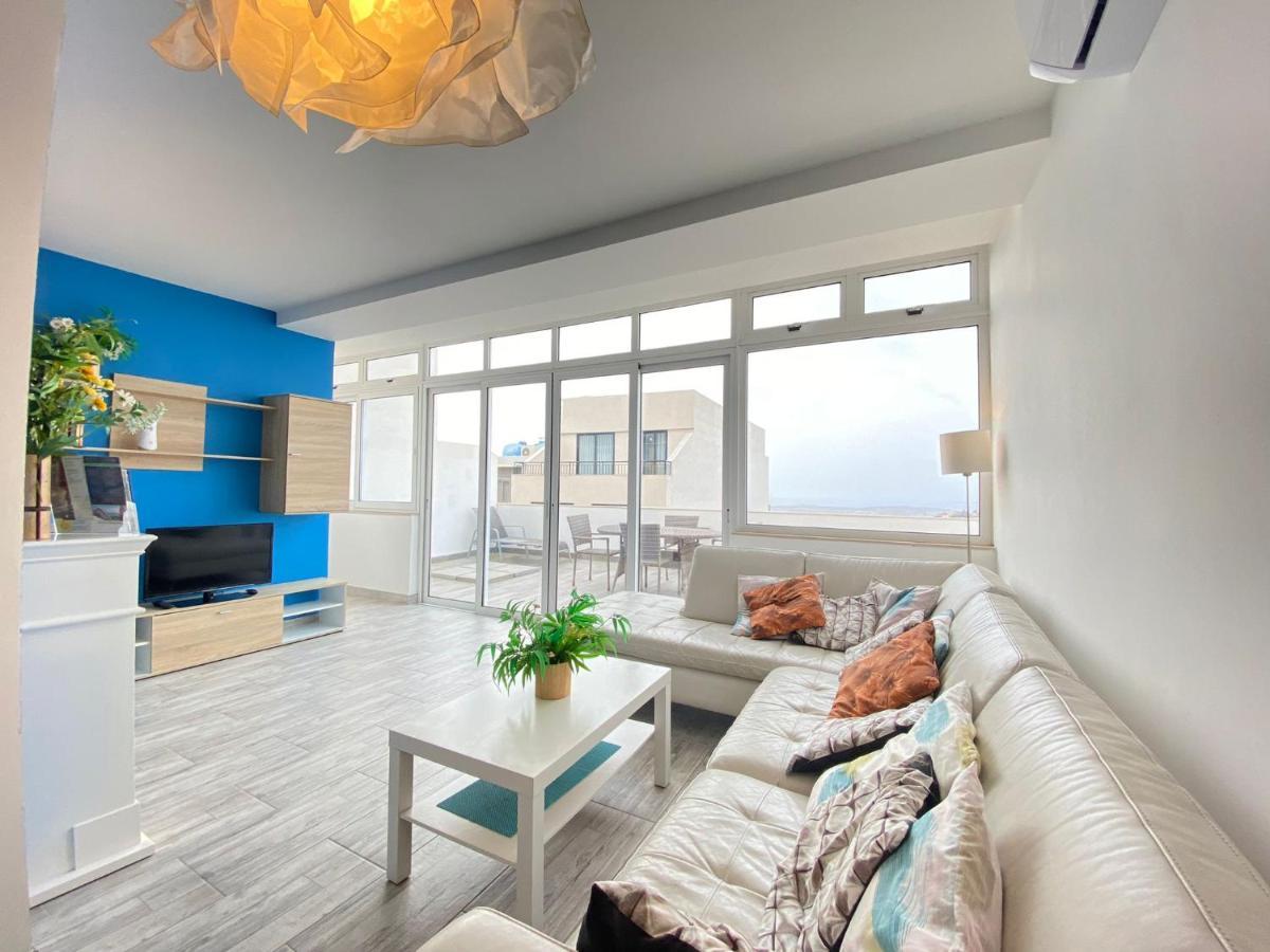 Penthouse "Maltese Scent" Apartment Mellieha Bagian luar foto