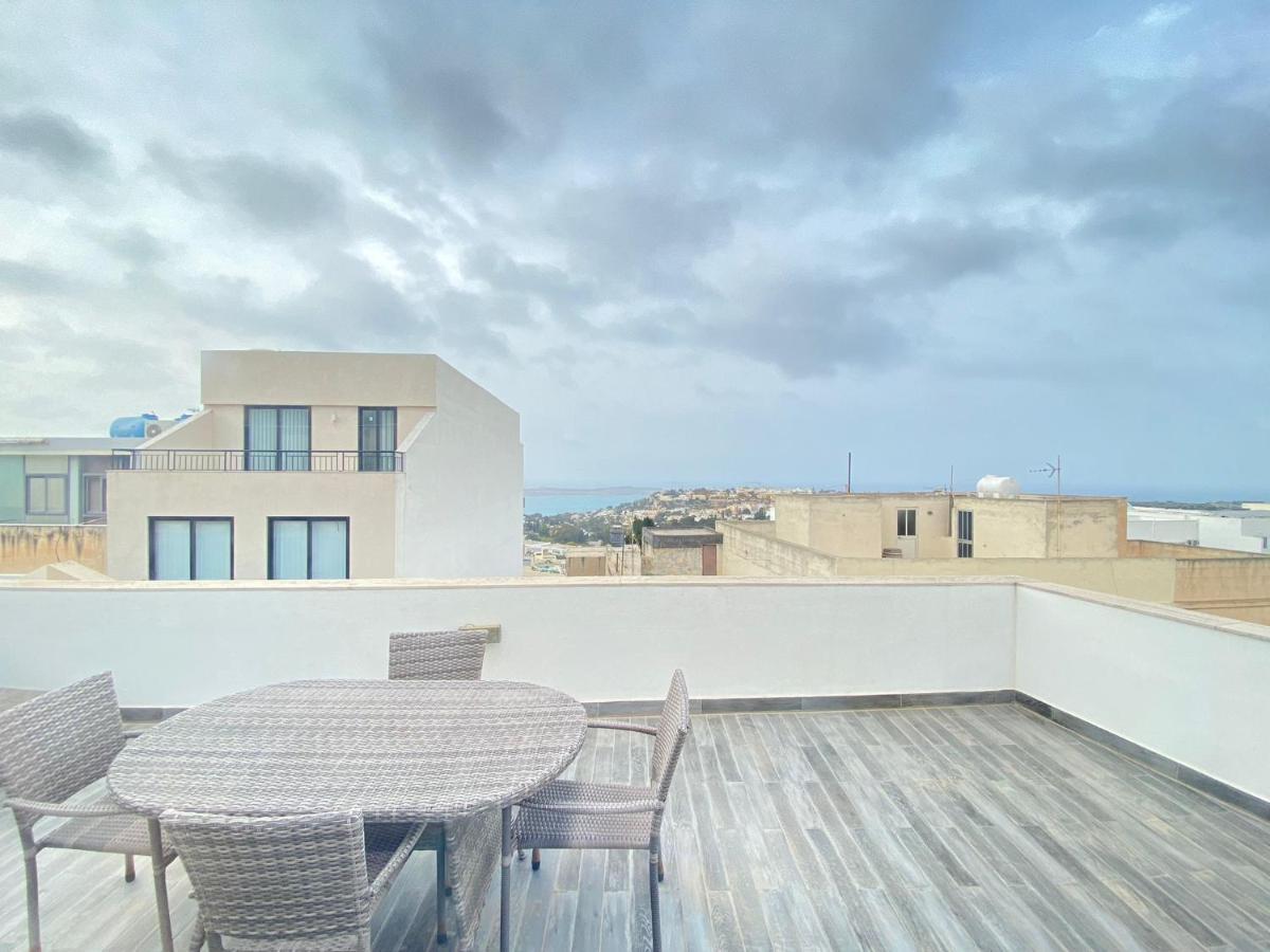 Penthouse "Maltese Scent" Apartment Mellieha Bagian luar foto