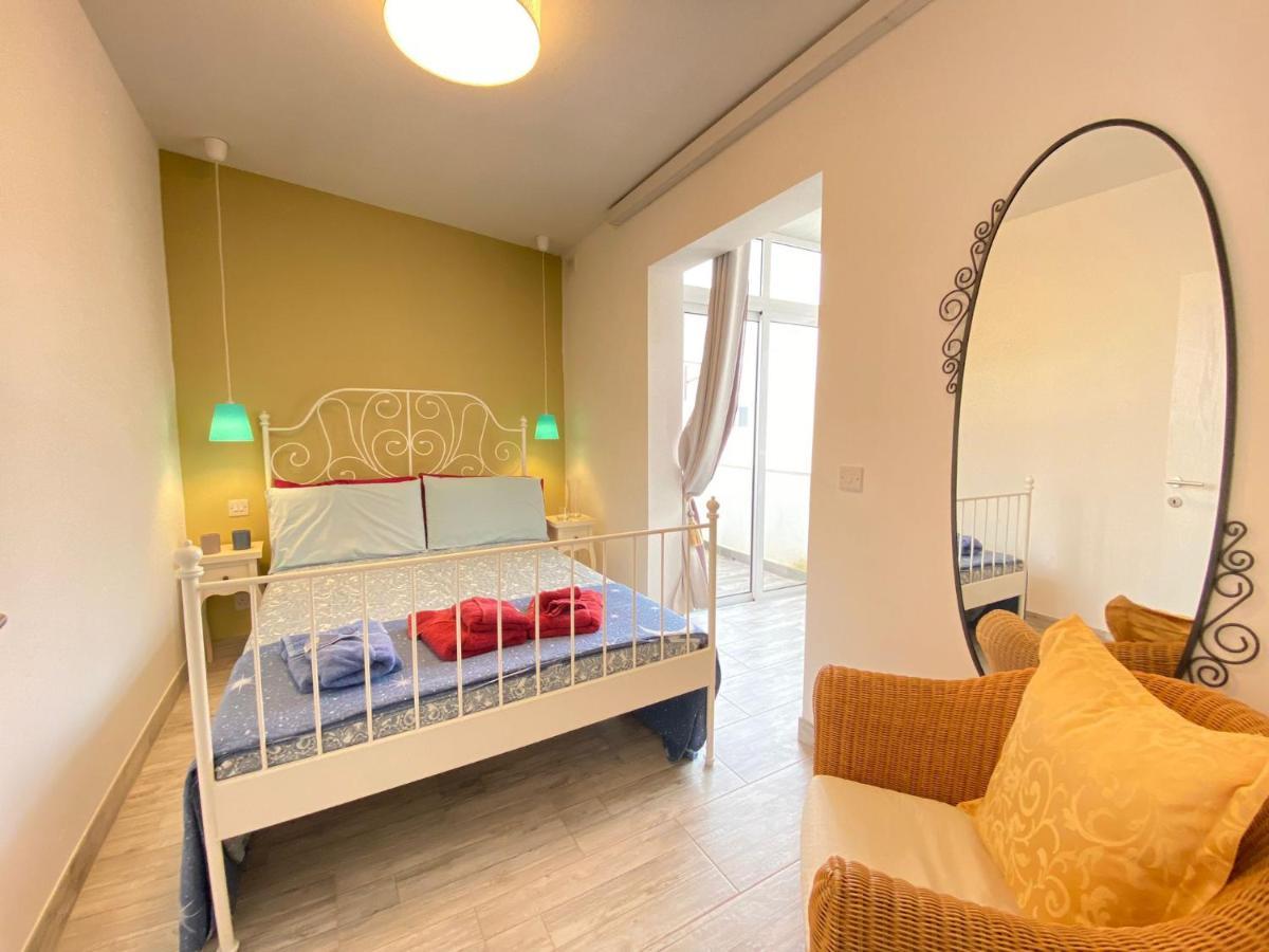 Penthouse "Maltese Scent" Apartment Mellieha Bagian luar foto