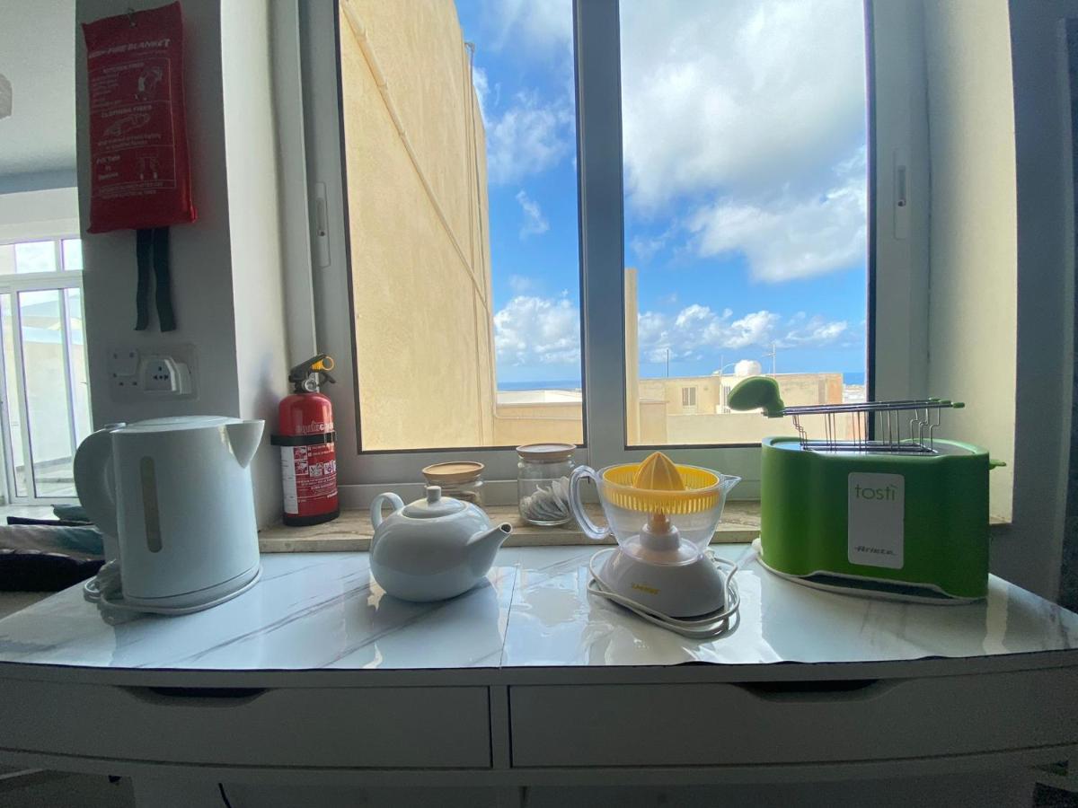 Penthouse "Maltese Scent" Apartment Mellieha Bagian luar foto